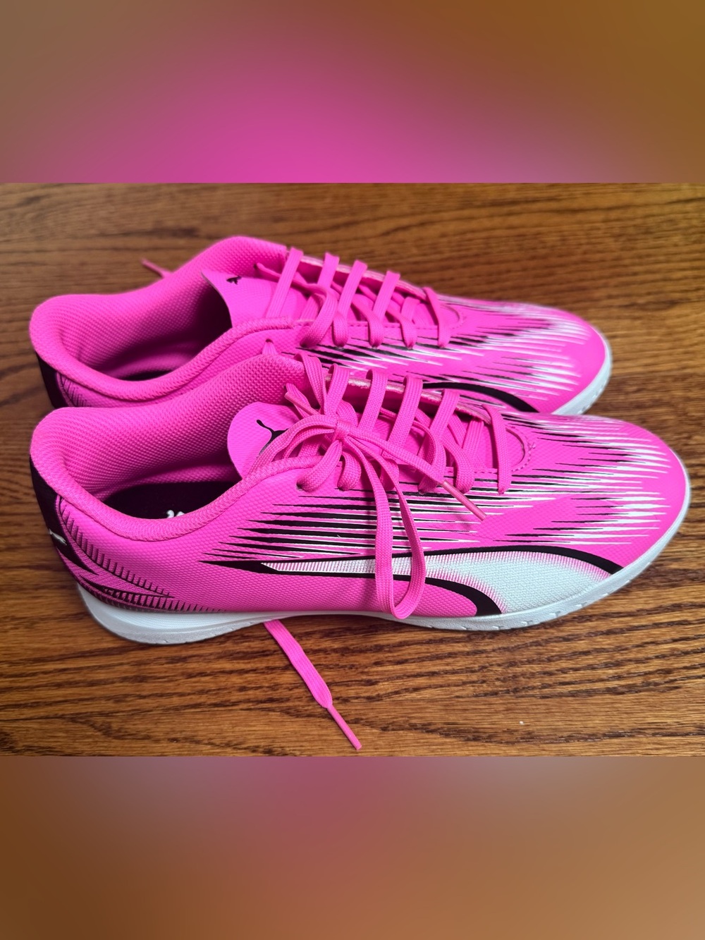 Girls/womens indoor soccer shoes/cleats